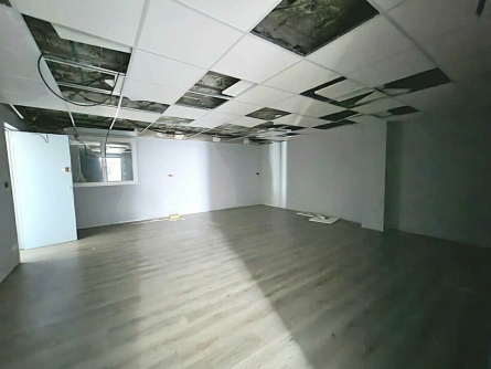 Photo 6 – location Locaux commerciaux	LE LUC (83340)