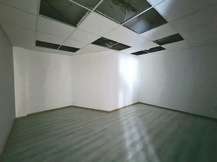 Photo 7 – location Locaux commerciaux	LE LUC (83340)