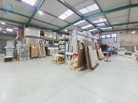 Photo 1 – location Entrepôts / activités	SAINT-JEANNET (06640)