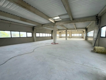 Photo 5 – location Entrepôts / activités	TOURRETTES (83440)