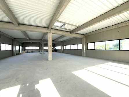 Photo 2 – location Entrepôts / activités	TOURRETTES (83440)