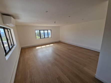 Photo 1 – location bureaux	LA GAUDE (06610)
