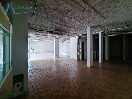 Photo 2 – location Locaux commerciaux	SAINT LAURENT DU VAR (06700)