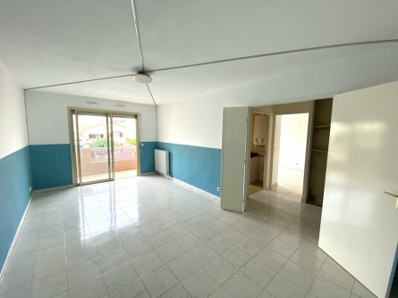 Photo 1 – vente bureaux	SAINT LAURENT DU VAR (06700)