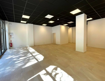 Photo 2 – location Locaux commerciaux	VALBONNE (06560)