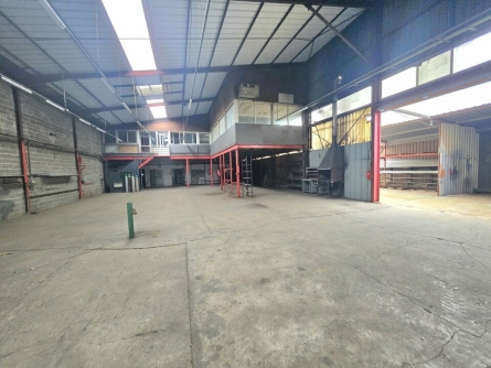 Photo 2 – location Entrepôts / activités	ANTIBES (06600)