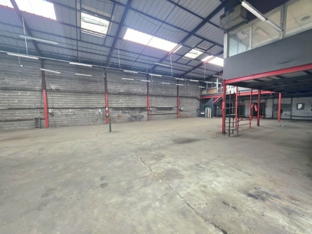 Photo 3 – location Entrepôts / activités	ANTIBES (06600)