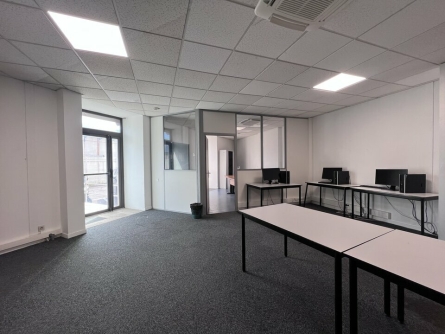 Photo 2 – location bureaux	CANNES LA BOCCA (06150)