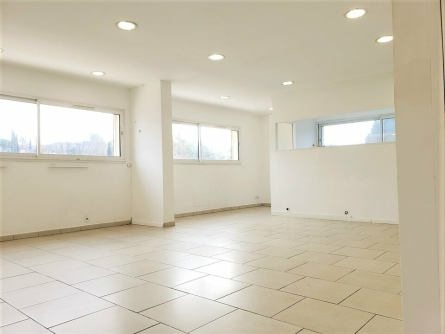 Photo 1 – location Locaux commerciaux	LA COLLE SUR LOUP (06480)