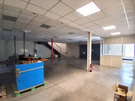 Photo 7 – location Entrepôts / activités	SAINT LAURENT DU VAR (06700)