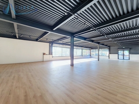 Photo 2 – location Locaux commerciaux	ROQUEBRUNE SUR ARGENS (83520)