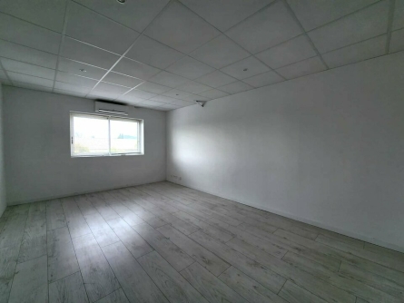 Photo 5 – vente Entrepôts / activités	LE MUY (83490)