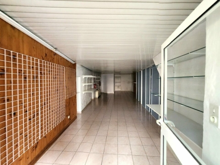 Photo 3 – location Locaux commerciaux	LE MUY (83490)
