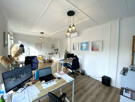 Photo 2 – location Locaux commerciaux	SAINT LAURENT DU VAR (06700)