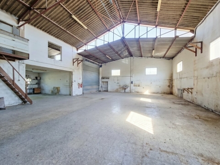 Photo 1 – location Entrepôts / activités	ROQUEBRUNE SUR ARGENS (83520)